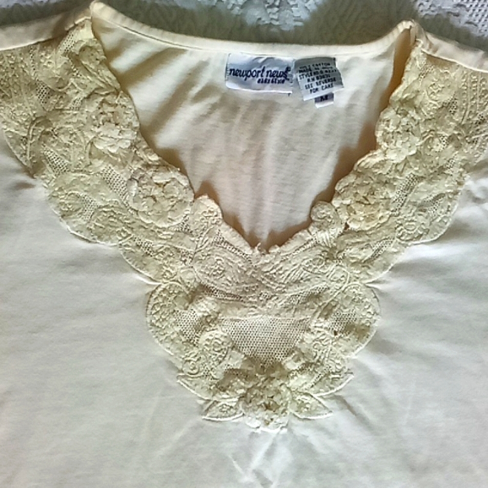 Newport News Dressy T shirt Size Medium. Soft and comfy, pale yellow. Unique
